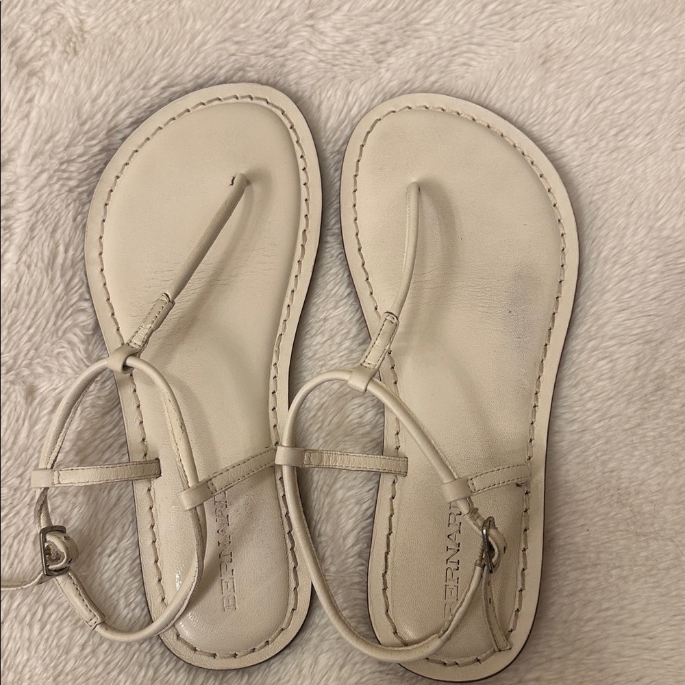 White leather thong t-strap flat sandals size 7